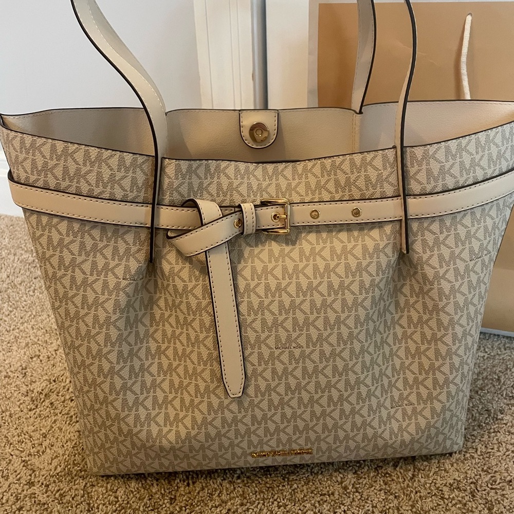 Micheal Kors Emilia Tote and Wallet - Picture 2 of 8